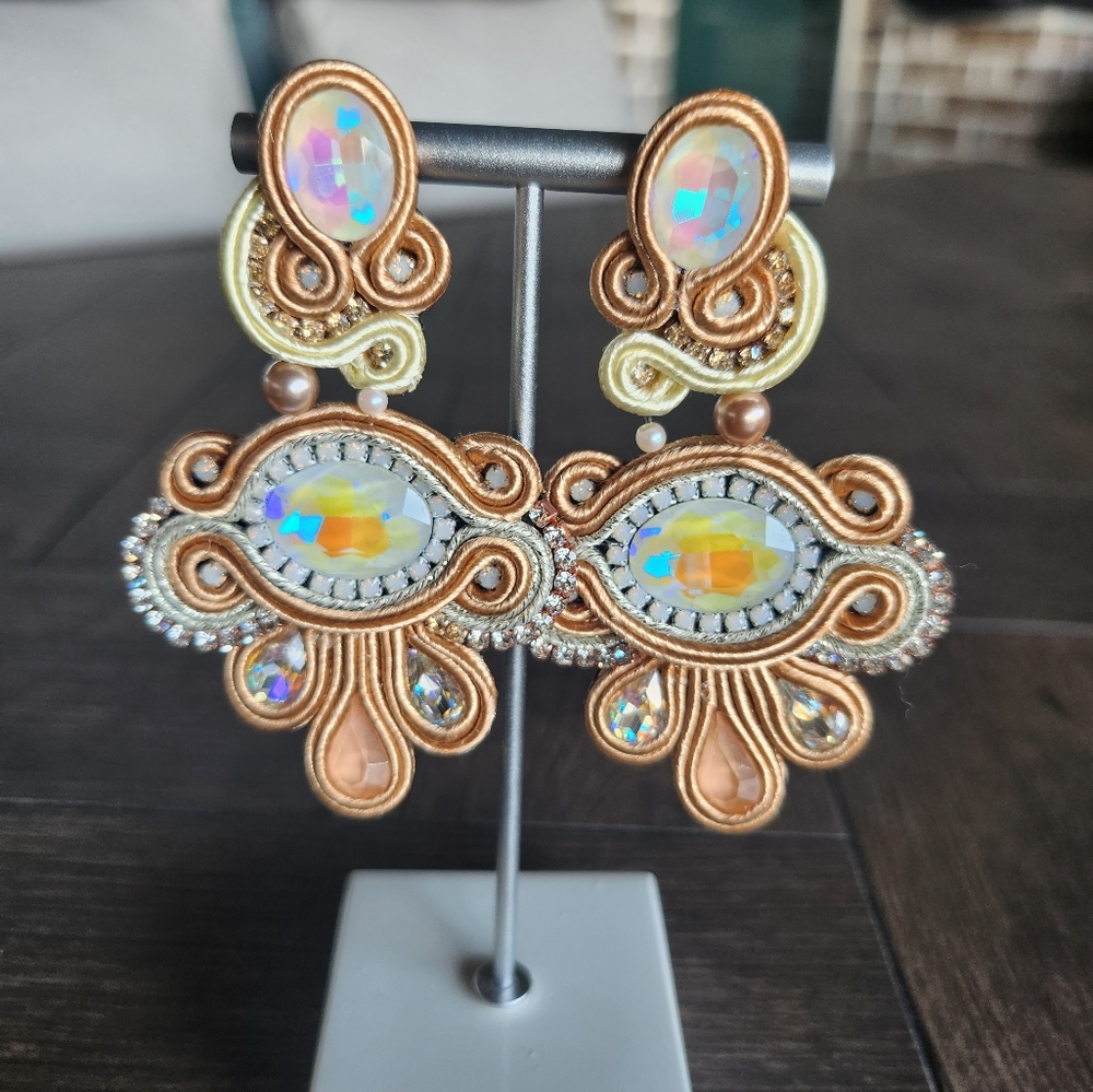 Earrings - Picture 14 of 16
